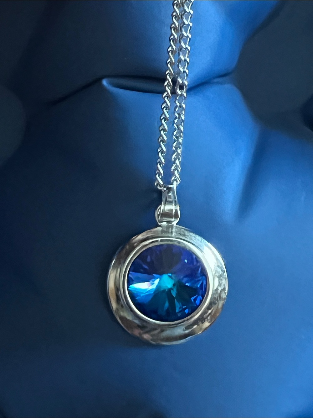 Vintage Sarah Coventry "Liquid Lights" pendant necklace 1971